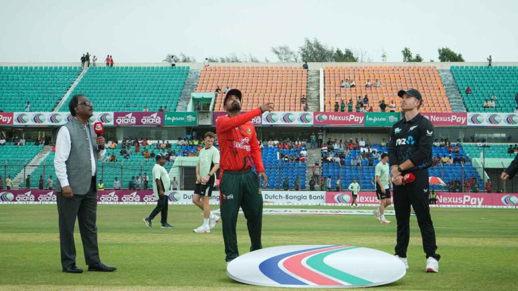 বাংলাদেশ বনাম নিউজিল্যান্ড টি-টোয়েন্টি আপডেট | টস জিতে ফিল্ডিংয়ে বাংলাদেশ, একাদশে অভিষেক রিপন মন্ডলের