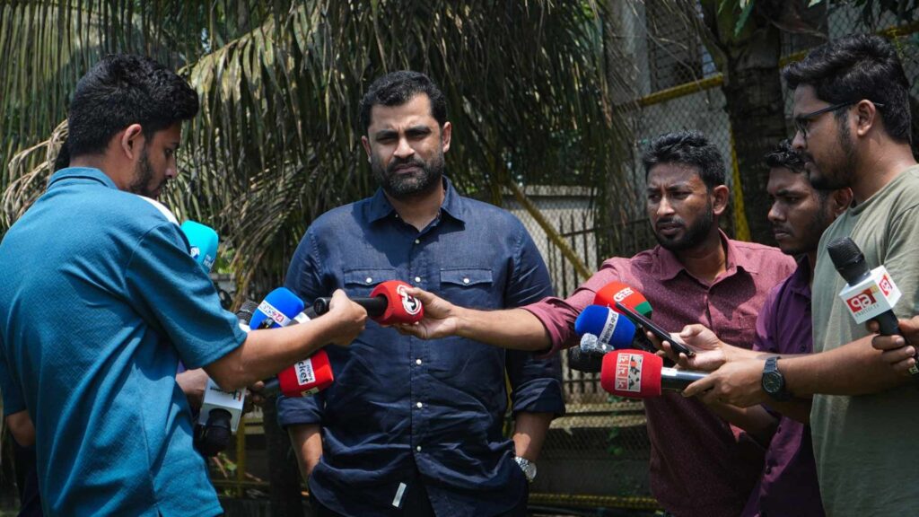 ‘বিসিবি দেয় ৬৫০ টাকা, নারী ক্লিনাররা পায় ৩০০’- অবাক তামিম